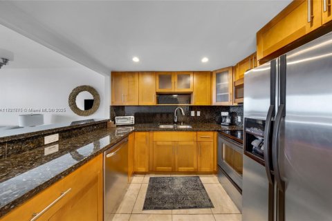 Condo in North Bay Village, Florida, 1 bedroom  № 1784155 - photo 13