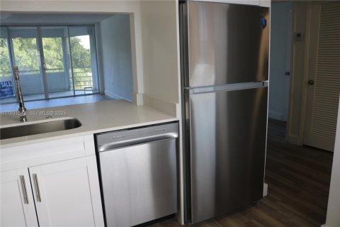 Copropriété à vendre à Miami, Floride: 1 chambre, 83.43 m2 № 1990316 - photo 29