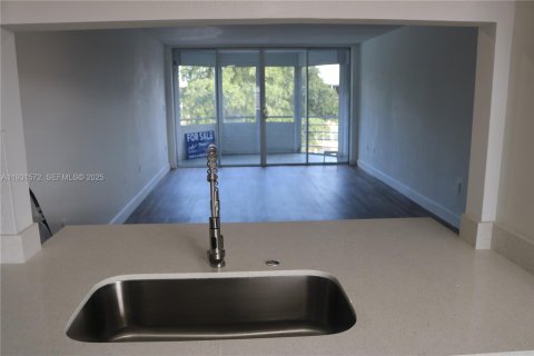 Copropriété à vendre à Miami, Floride: 1 chambre, 83.43 m2 № 1990316 - photo 30