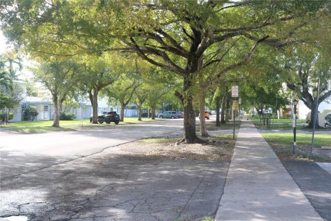 Copropriété à vendre à Miami, Floride: 1 chambre, 83.43 m2 № 1990316 - photo 2