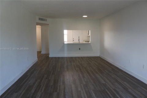 Copropriété à vendre à Miami, Floride: 1 chambre, 83.43 m2 № 1990316 - photo 10