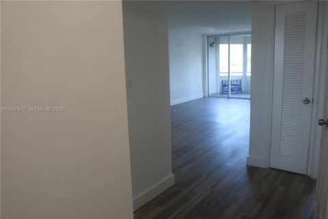 Copropriété à vendre à Miami, Floride: 1 chambre, 83.43 m2 № 1990316 - photo 8