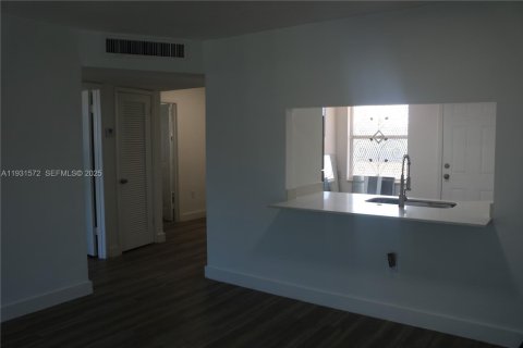 Copropriété à vendre à Miami, Floride: 1 chambre, 83.43 m2 № 1990316 - photo 5