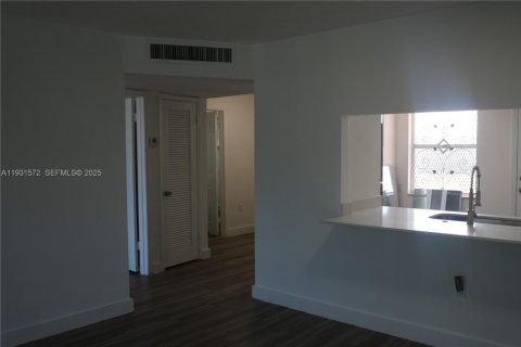 Copropriété à vendre à Miami, Floride: 1 chambre, 83.43 m2 № 1990316 - photo 13