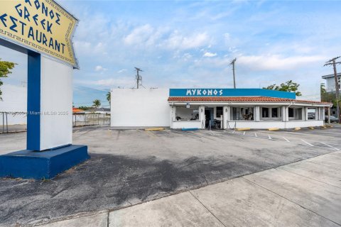 Commercial property in Miami, Florida № 1790125 - photo 6
