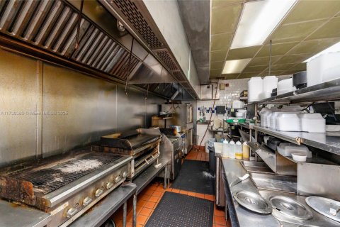 Commercial property in Miami, Florida № 1790125 - photo 14