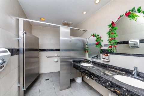 Commercial property in Miami, Florida № 1790125 - photo 19