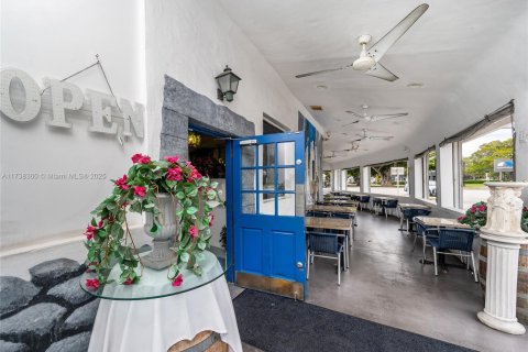 Commercial property in Miami, Florida № 1790125 - photo 11