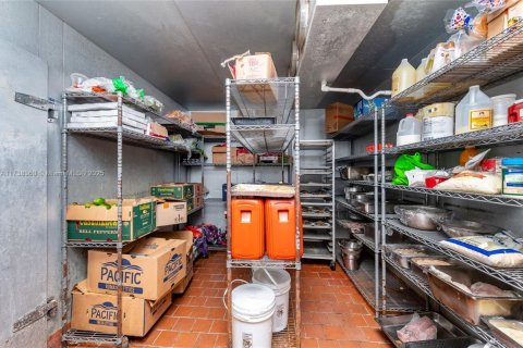 Commercial property in Miami, Florida № 1790125 - photo 12