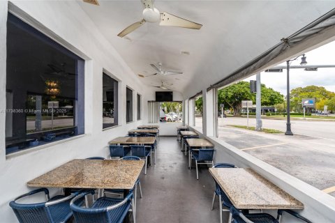 Commercial property in Miami, Florida № 1790125 - photo 8