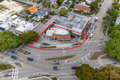 Commercial property in Miami, Florida № 1790125 - photo 2