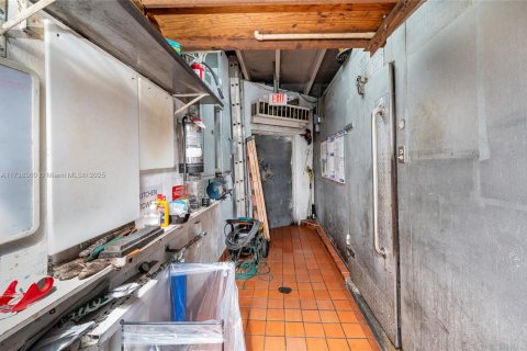 Commercial property in Miami, Florida № 1790125 - photo 17