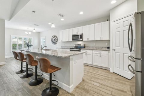 Casa en venta en Valrico, Florida, 4 dormitorios, 179.21 m2 № 1844876 - foto 2