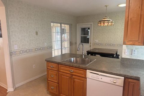 Villa ou maison à louer à Ocala, Floride: 2 chambres, 100.24 m2 № 2430829 - photo 5