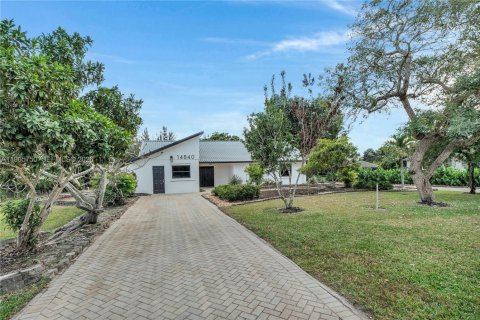 House in Davie, Florida 4 bedrooms, 297.75 sq.m. № 2027516