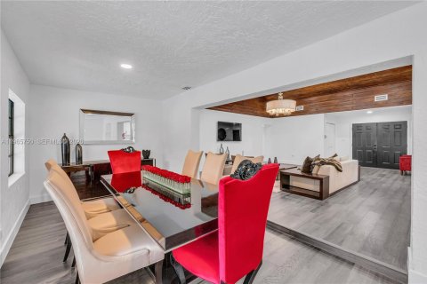 House in Davie, Florida 4 bedrooms, 297.75 sq.m. № 2027516 - photo 9