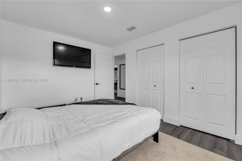 House in Davie, Florida 4 bedrooms, 297.75 sq.m. № 2027516 - photo 14