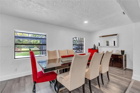 House in Davie, Florida 4 bedrooms, 297.75 sq.m. № 2027516 - photo 11