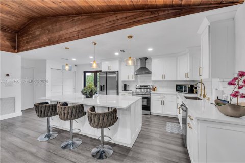 House in Davie, Florida 4 bedrooms, 297.75 sq.m. № 2027516 - photo 7