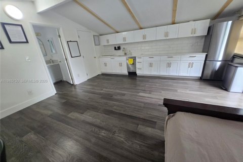 House in Davie, Florida 4 bedrooms, 297.75 sq.m. № 2027516 - photo 20