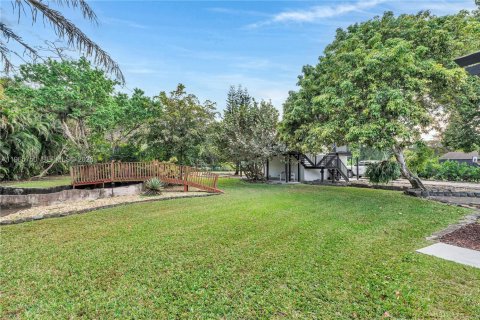 House in Davie, Florida 4 bedrooms, 297.75 sq.m. № 2027516 - photo 17