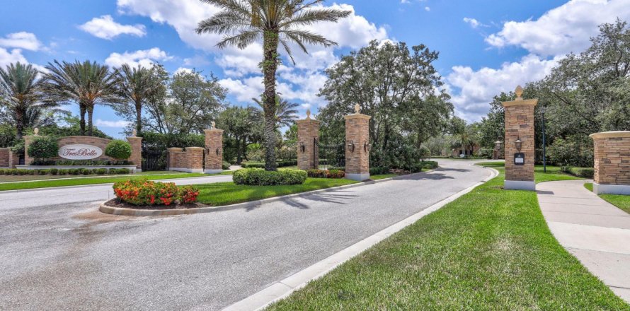 House in Stuart, Florida 5 bedrooms, 373.37 sq.m. № 1221534
