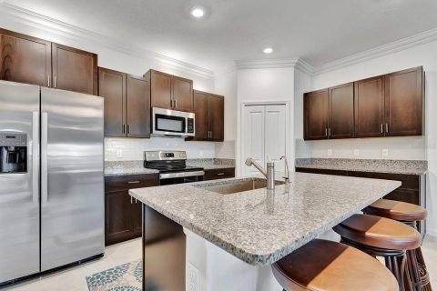 Touwnhouse à louer à Tampa, Floride: 4 chambres, 192.96 m2 № 2408240 - photo 3