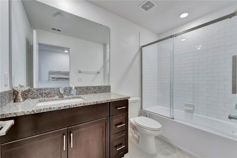 Touwnhouse à louer à Tampa, Floride: 4 chambres, 192.96 m2 № 2408240 - photo 18