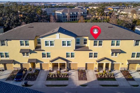 Touwnhouse à PALM RIVER TOWNHOMES à Tampa, Floride 4 chambres, 192.96 m2 № 2408240