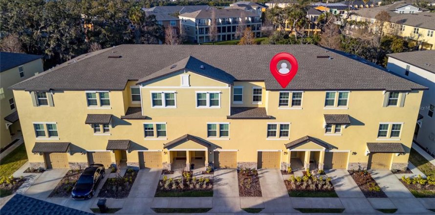 Touwnhouse à PALM RIVER TOWNHOMES à Tampa, Floride 4 chambres, 192.96 m2 № 2408240