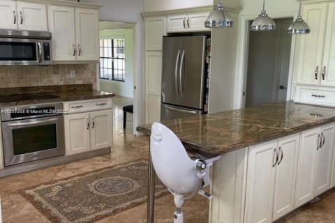 Купить виллу или дом в Хайалиа, Флорида 5 спален, 291.16м2, № 1957977 - фото 2