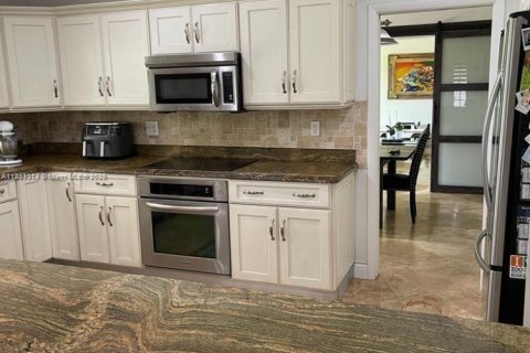 Купить виллу или дом в Хайалиа, Флорида 5 спален, 291.16м2, № 1957977 - фото 3