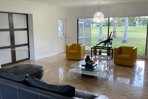 Купить виллу или дом в Хайалиа, Флорида 5 спален, 291.16м2, № 1957977 - фото 4