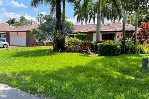 Купить виллу или дом в Хайалиа, Флорида 5 спален, 291.16м2, № 1957977 - фото 1