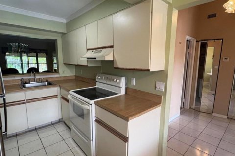 Condo in Lake Worth, Florida, 2 bedrooms  № 2245532 - photo 8