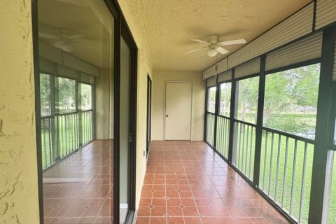 Condo in Lake Worth, Florida, 2 bedrooms  № 2245532 - photo 14