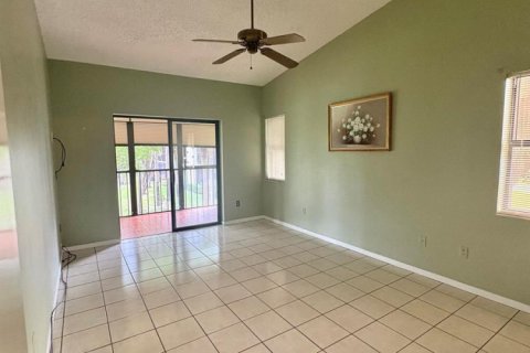 Condo in Lake Worth, Florida, 2 bedrooms  № 2245532 - photo 11