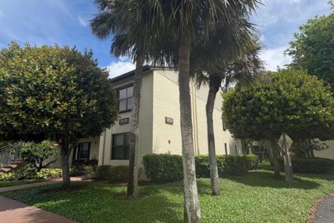 Condo in Lake Worth, Florida, 2 bedrooms  № 2245532 - photo 17