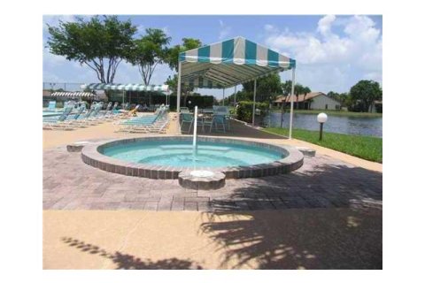 Condo in Lake Worth, Florida, 2 bedrooms  № 2245532 - photo 20