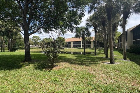 Condo in Lake Worth, Florida, 2 bedrooms  № 2245532 - photo 3