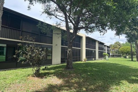 Condo in Lake Worth, Florida, 2 bedrooms  № 2245532 - photo 16