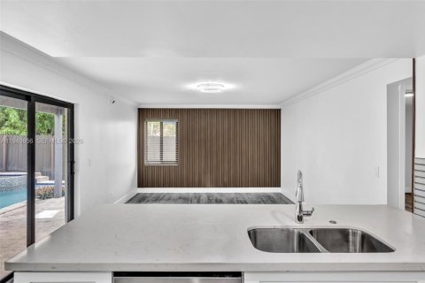 Casa en venta en Hialeah, Florida, 4 dormitorios, 249.91 m2 № 2002895 - foto 30