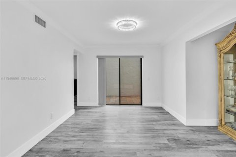 Casa en venta en Hialeah, Florida, 4 dormitorios, 249.91 m2 № 2002895 - foto 25