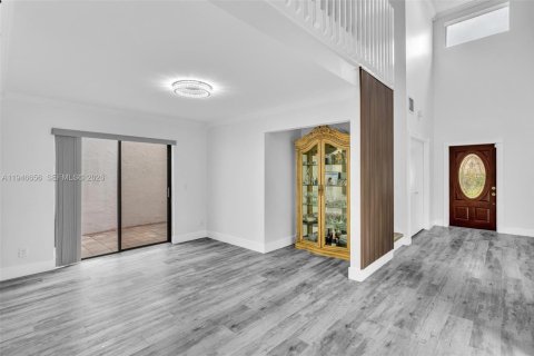 Casa en venta en Hialeah, Florida, 4 dormitorios, 249.91 m2 № 2002895 - foto 24