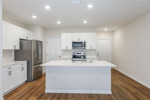 Casa en venta en Dade City, Florida, 3 dormitorios, 159.79 m2 № 2198072 - foto 2