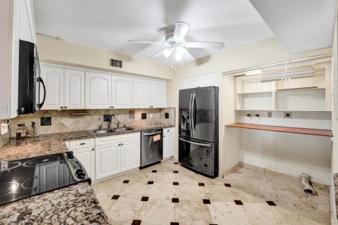Condo in Hollywood, Florida, 2 bedrooms № 2173927 - photo 12