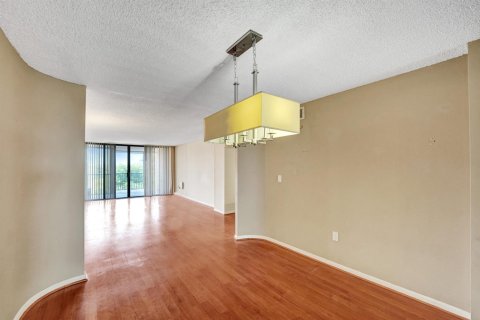 Condo in Hollywood, Florida, 2 bedrooms № 2173927 - photo 25