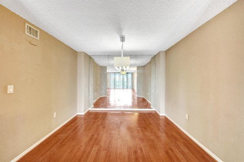 Condo in Hollywood, Florida, 2 bedrooms № 2173927 - photo 23