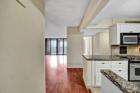 Condo in Hollywood, Florida, 2 bedrooms № 2173927 - photo 9