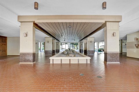 Condo in Hollywood, Florida, 2 bedrooms № 2173927 - photo 3